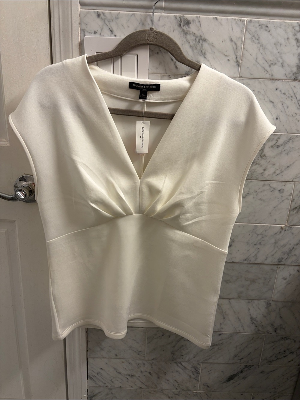 Banana Republic Ivory V-Neck Cap Sleeve Tunic beautiful Sz M